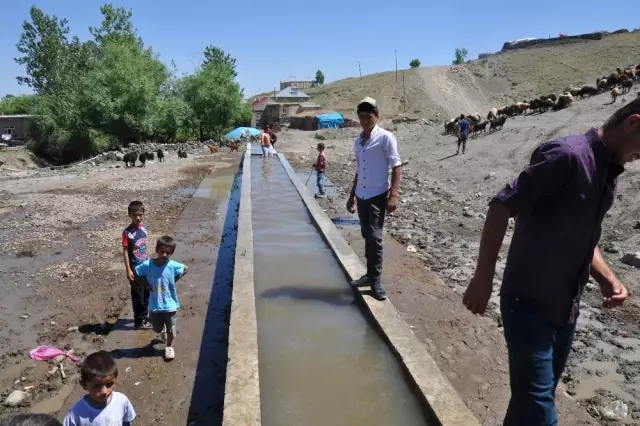 Elmakaya Belediyesinden Hayvanlar İçin Yalak Elmakaya Belediyesinden Hayvanlar İçin Yalak