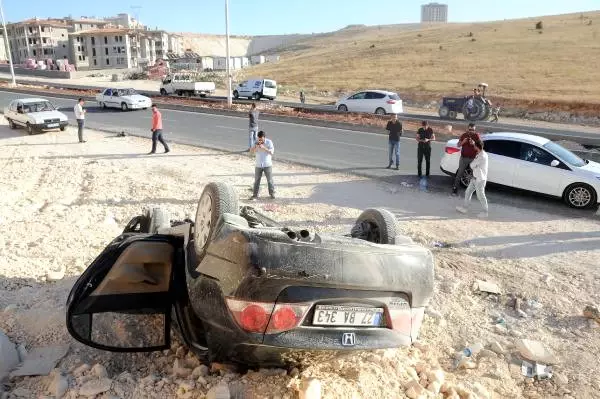 Gaziantep'te Otomobil Devrildi: 4 Yaralı