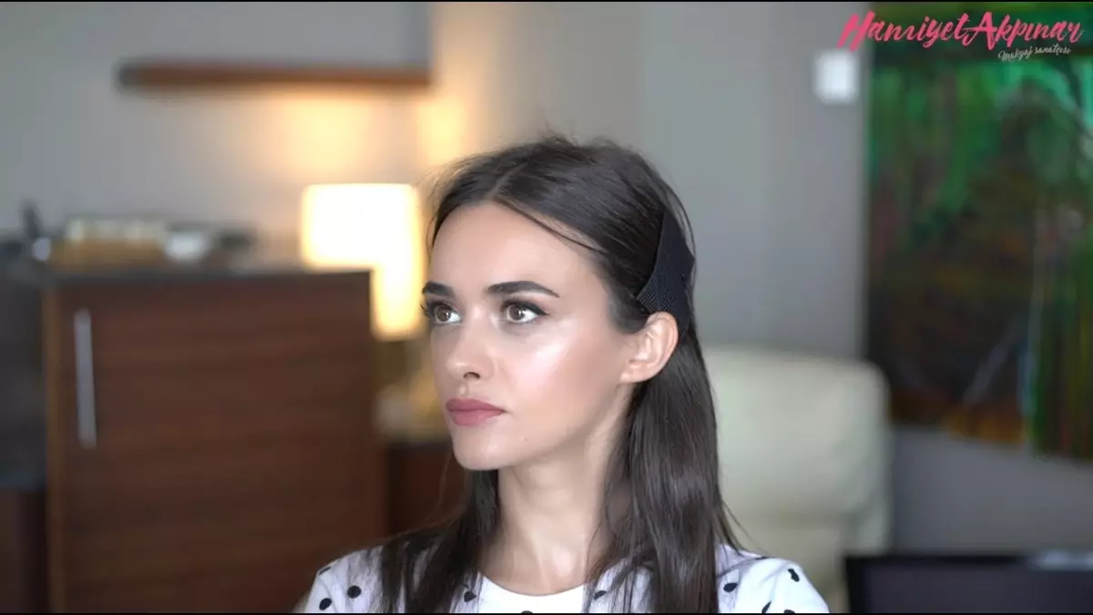 Hande Soral ile Eyelinerlı Makyaj Hamiyet Akpınar
