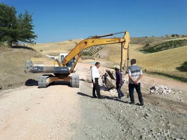 İl Özel İdare'nin Yol Yapım Çalışmaları Sürüyor