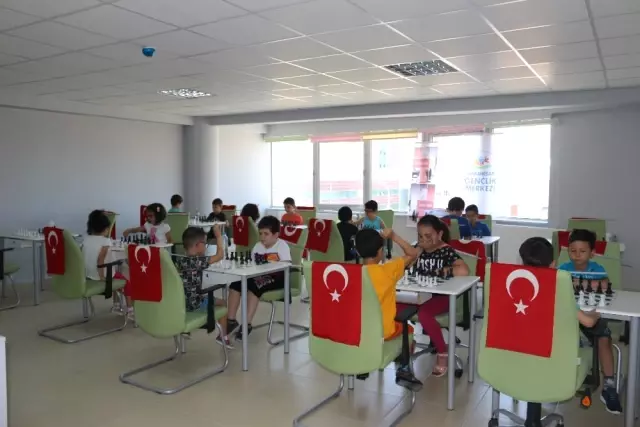 Karahisar Gençlik Merkezi 15 Temmuz Anısına Satranç Turnuvası Düzenledi