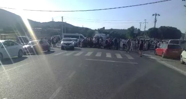 Motosiklet Otomobile Çarptı: 1 Ölü, 3 Yaralı