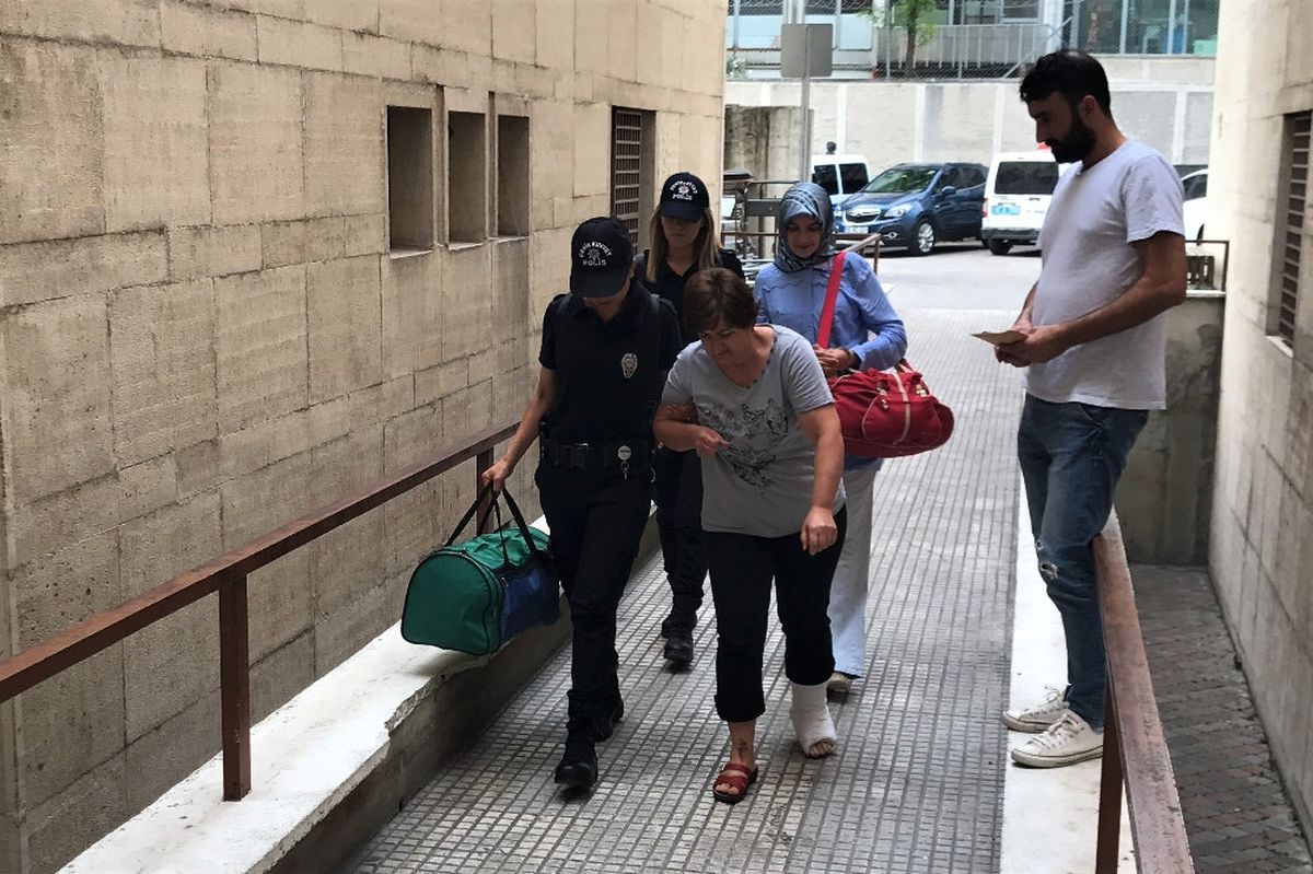 Polisi Gören FETÖ'cü Öğretmen 2. Kattan Atladı!