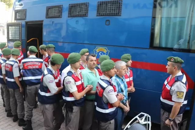 Yurt Faciası Sanığı, Gazetecilere Böyle Bağırdı: Ne Çekiyorsunuz, Terörist mi Var?