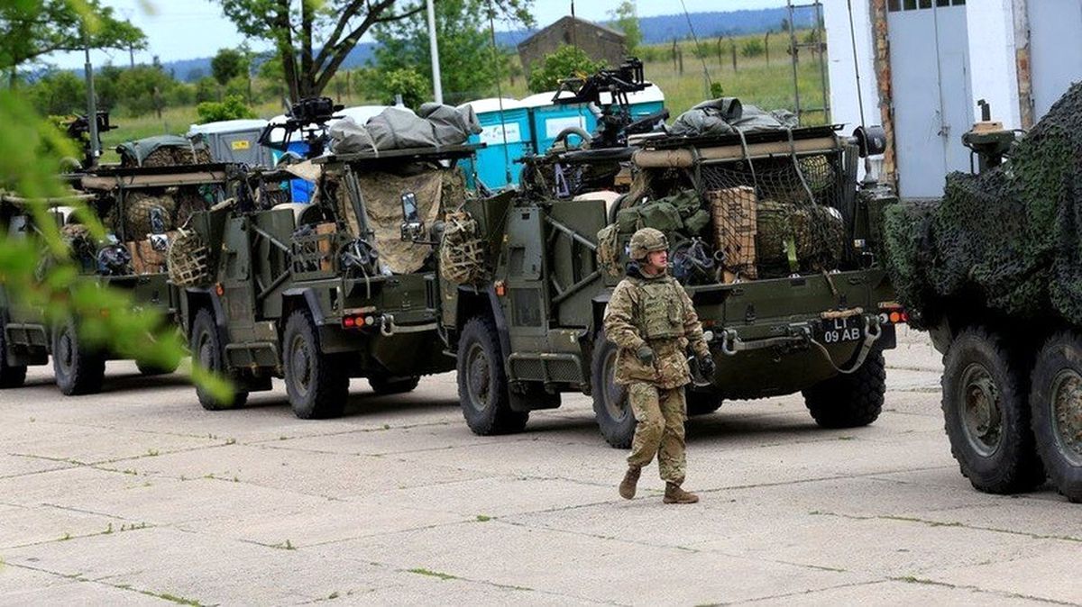 ABD'den PKK/PYD'ye 195 TIR Askeri Sevkiyat! Konvoydaki 'Stryker'lar Dikkat Çekti