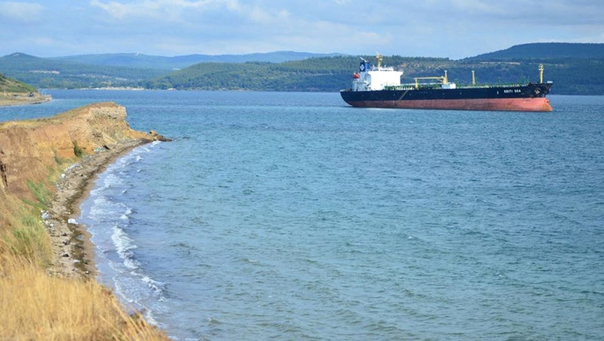 Çanakkale Boğazı'nda Yunan Bandıralı Gemi Karaya Oturdu