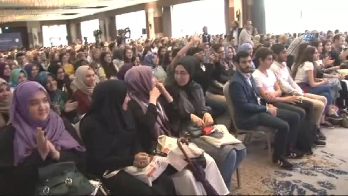 Dışişleri Bakanı Mevlüt Çavuşoğlu Üniversite Öğrencilerine Tavsiyelerde Bulundu