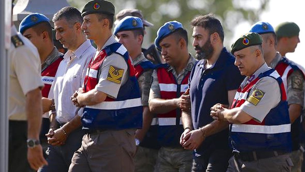 Üç Darbeci Asker İçin Özel Önlem! Mahkemeye Ayrı Araçla Getirildiler