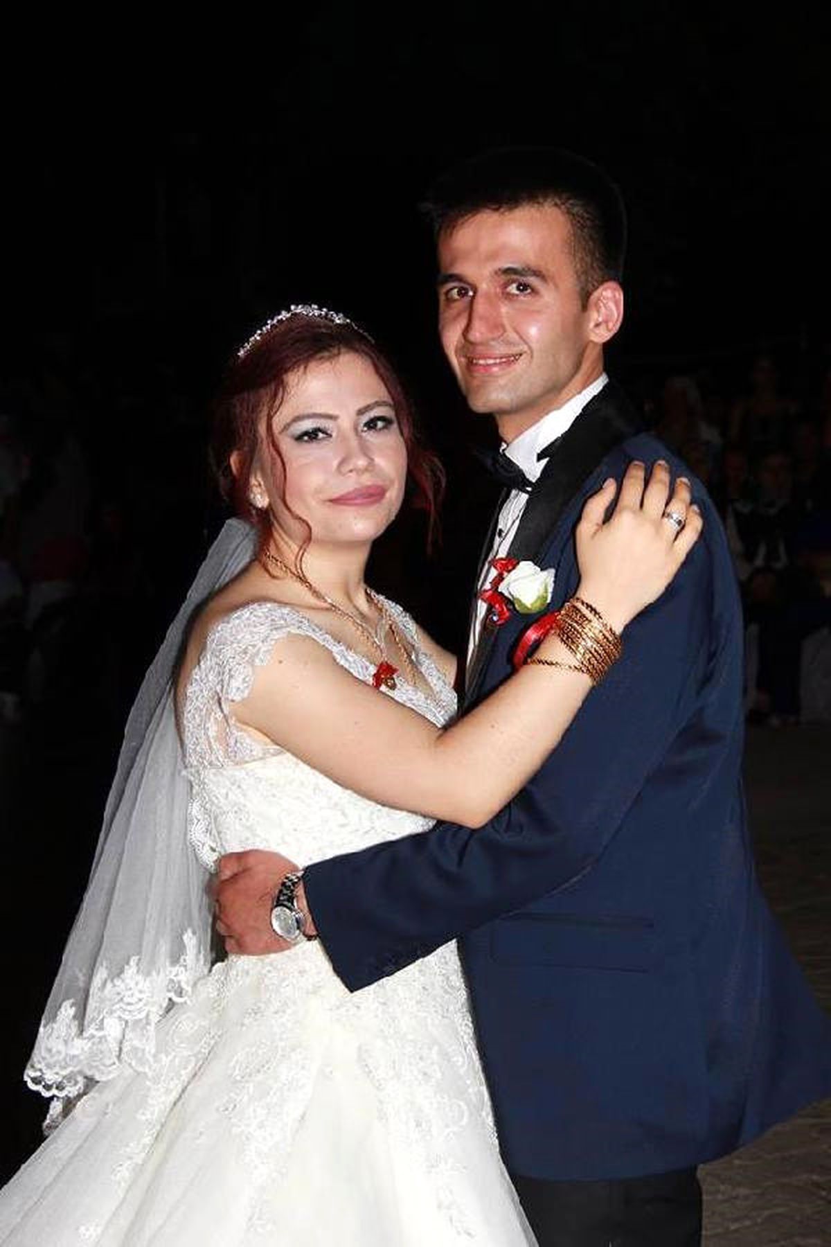 Hakim Çift, Köy Düğünüyle Evlendi