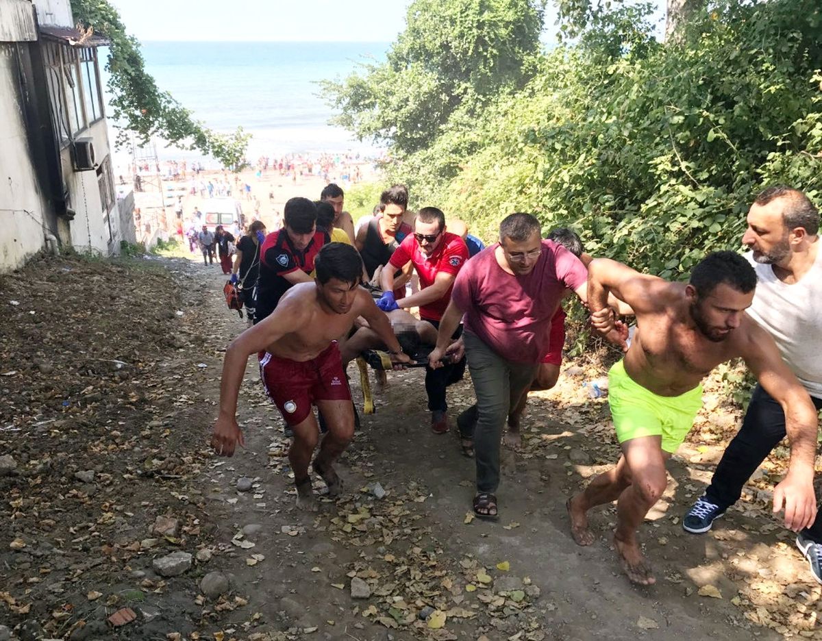 Minik Kızı Boğulmaktan Kurtarmak İçin Denize Atlayan Genç, Akıntıya Kapılarak Boğuldu