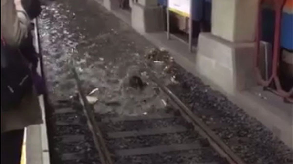 İstanbul'da Sel Nedeniyle Aksayan Metro Seferleri Yeniden Başladı