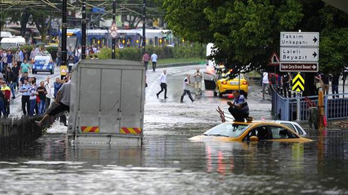 İstanbul'daki Şiddetli Yağışın Nedeni Belli Oldu: Süper Hücre