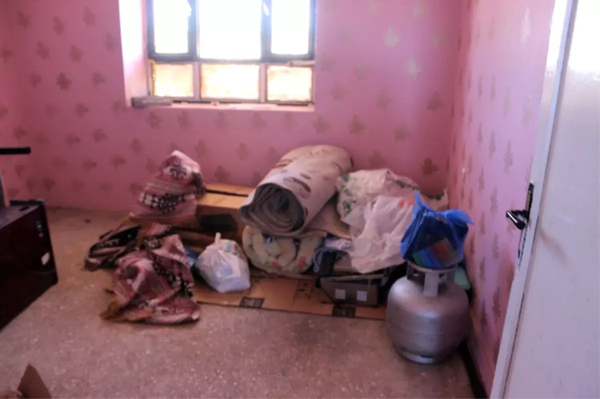 Şehit Öğretmenin Eşyaları Ailesine Gönderildi