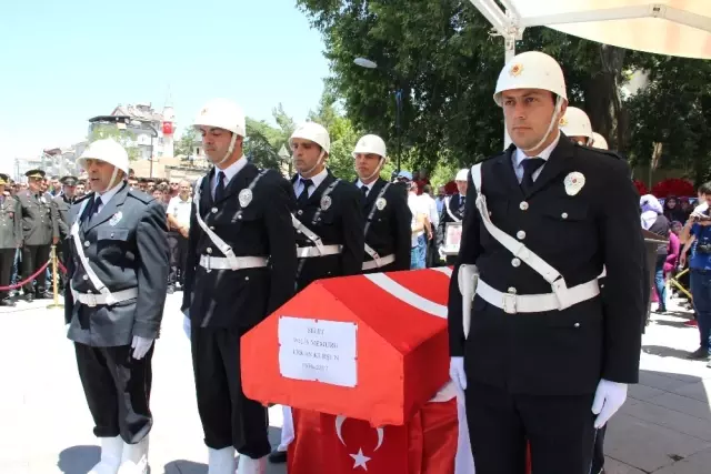 Şehit Polis Memuru Karaman'da Son Yolculuğuna Uğurlandı