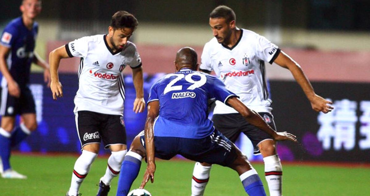 Beşiktaş'ı Yenen Schalke, Verilen Kupayla Dalga Geçti