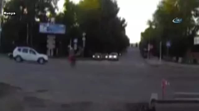 Motosikletiyle Aşırı Hız Yapan Genç Otomobille Kafa Kafaya Çarpışarak Can Verdi