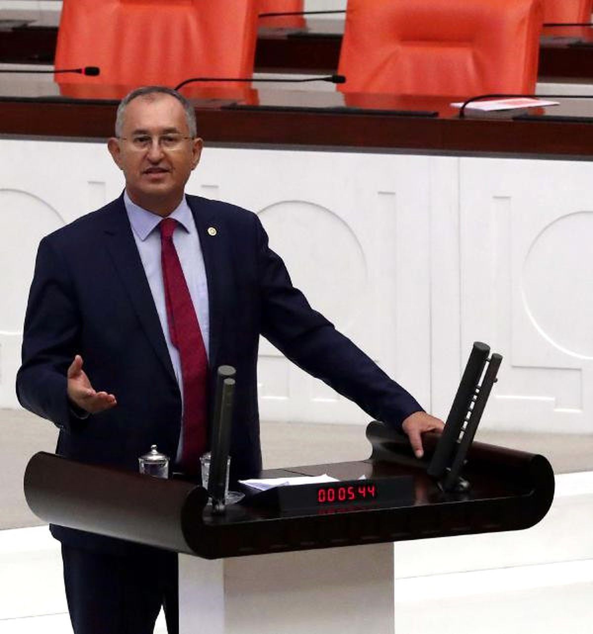 CHP'li Sertel'den Atatürk ve Türk Bayrağı Kapatıldı İddiası