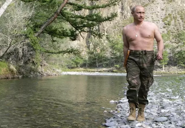 Putin, Cinsel Gücünü Arttırmak İçin Geyik Kanıyla Yıkanıyormuş