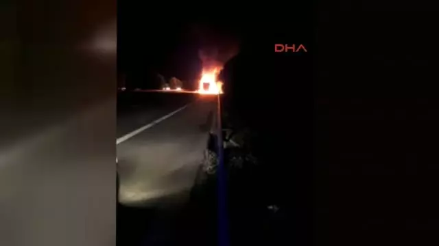 TEM Otoyolu'nda Alev Alev Yanan TIR Nedeniyle Kilometrelerce Araç Kuyruğu Oluştu