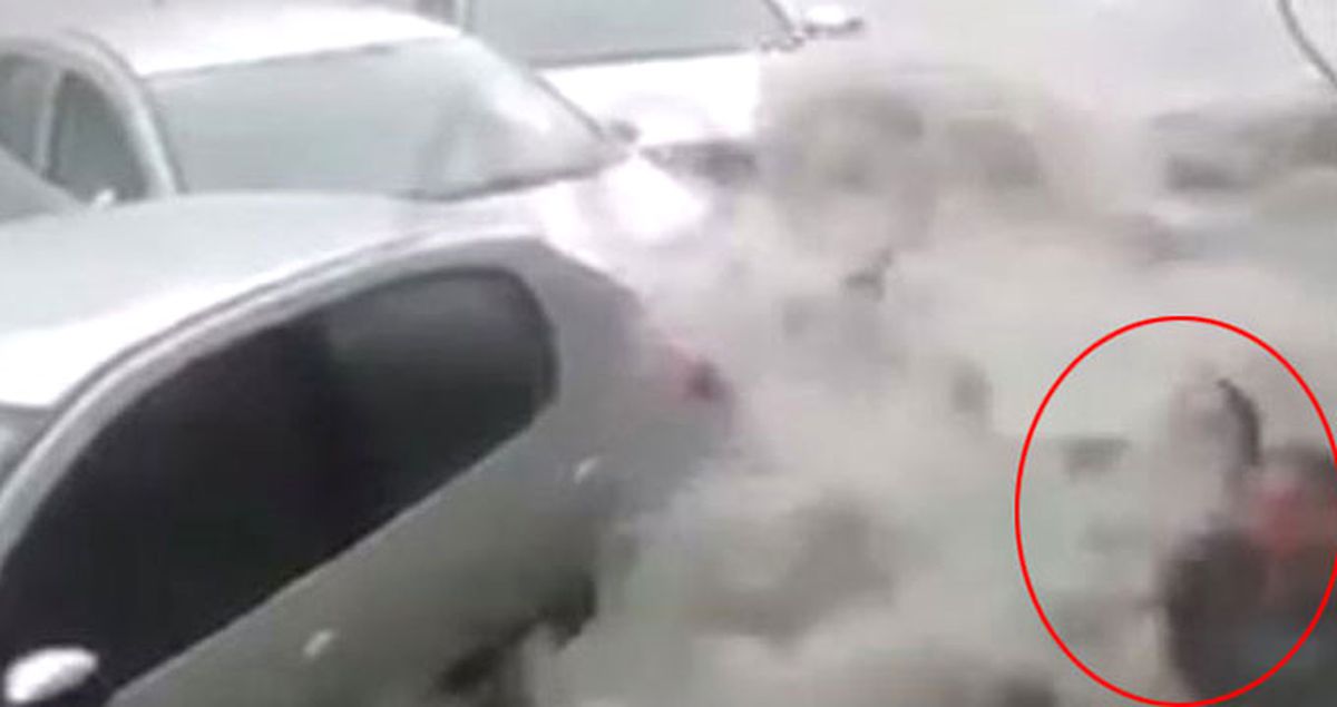 Yağış Sonrası Sele Kapılan Vatandaşların Sürüklenme Görüntüleri Ortaya Çıktı