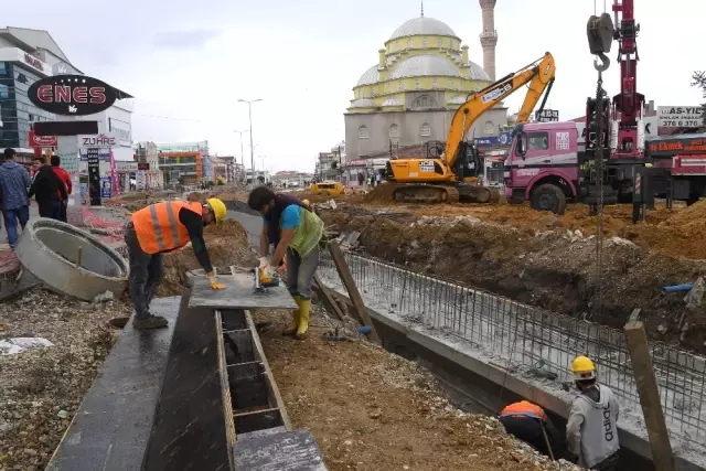 Bostancık'ta 4 Caddenin Kesişimine Köprülü Kavşak
