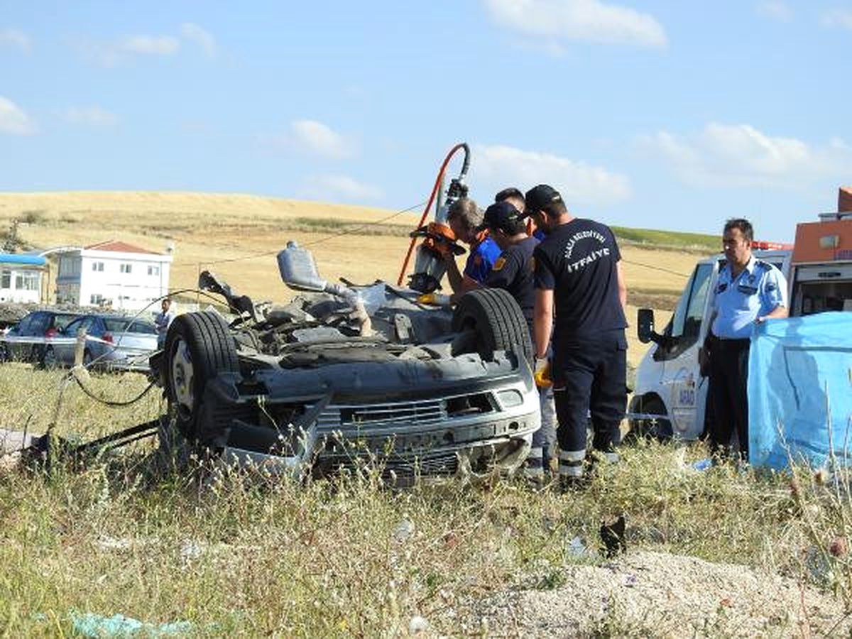Çorum'da Tur Otobüsü ile Otomobil Çarpıştı: 3 Ölü, 26 Yaralı