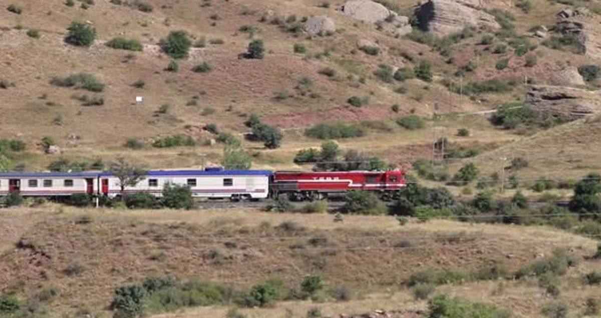 Erzincan'da Demiryoluna Döşenen Bombalı Tuzak Son Anda Fark Edildi