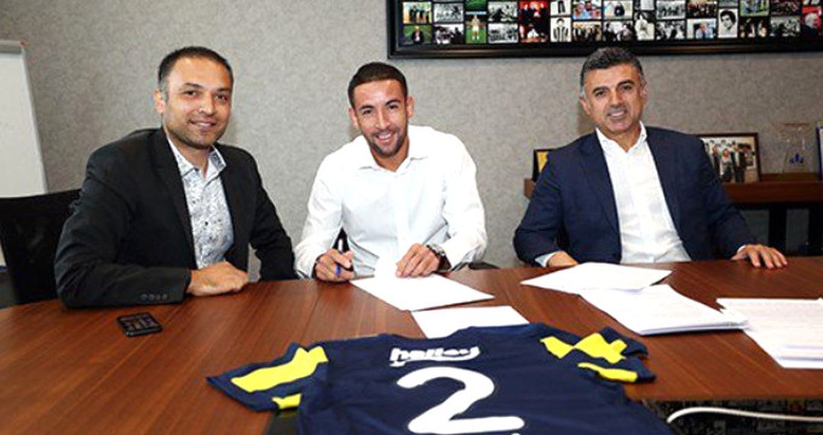 Fenerbahçe'nin Yeni Transferi Mauricio Isla, Resmi İmzayı Attı