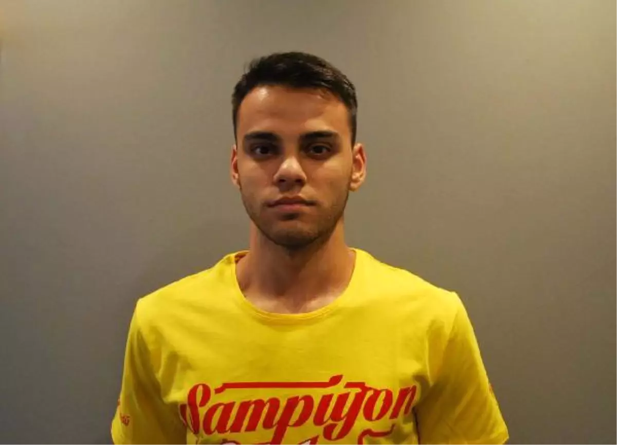 Göztepe, Doğanay Kılıç'la 4 Yıllık Sözleşme İmzaladı