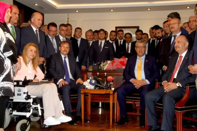 Kaynak, Görevini Hakan Çavuşoğlu'na Devretti