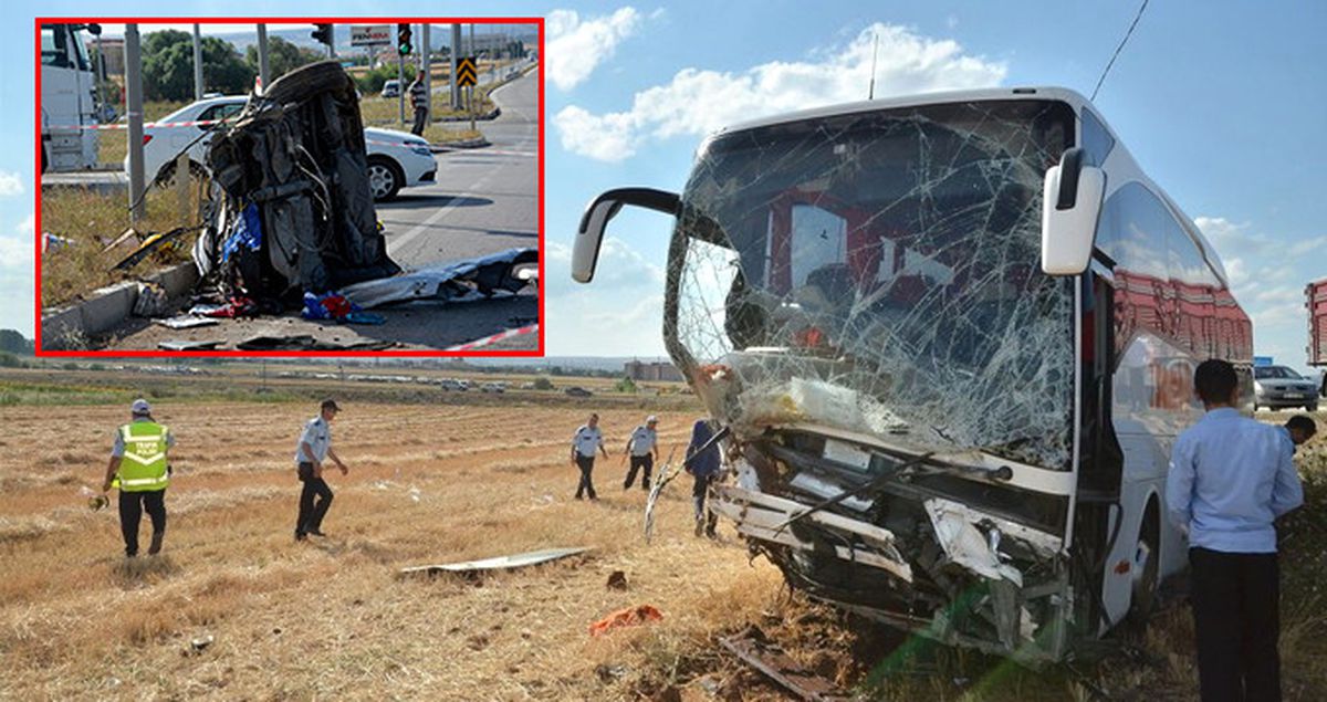 Çorum'da Tur Otobüsü İle Çarpışan Otomobil İkiye Bölündü: 3 Ölü, 32 Yaralı
