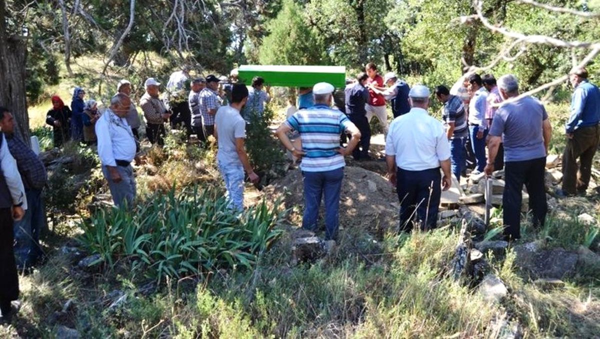 Tansiyondan Öldüğü Sanılan Kadının Mezarı Açıldı, Gerçek Ortaya Çıktı! Eşi Sırtından Vurmuş