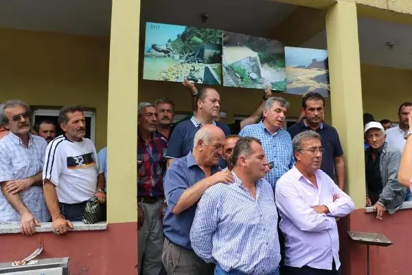 Zonguldak'ta Cam Fabrikasının Yeni Projelerine Tepki Zonguldak'ta Cam Fabrikasının Yeni Projelerine Tepki