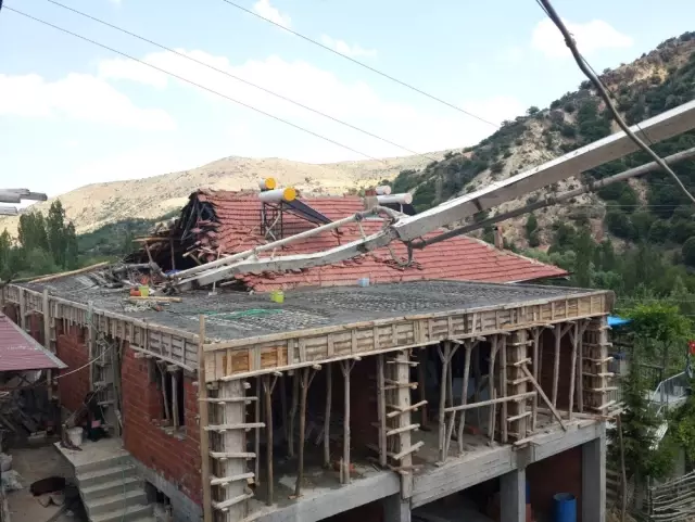 Beton Mikserinin Pompası Kırıldı: 1 Ölü, 3 Yaralı Beton Mikserinin Pompası Kırıldı: 1 Ölü, 3 Yaralı