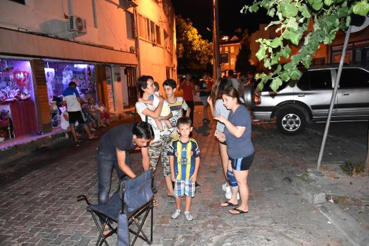 Bodrum Türkiye'nin Batı Bölgesi 6.3 Büyüklüğünde Depremle Sallandı (3)