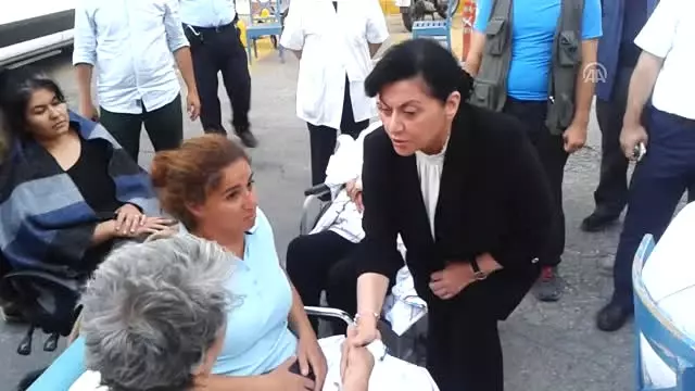 Vali Civelekhastanede Yaralıları Ziyaret Etti Vali Civelekhastanede Yaralıları Ziyaret Etti