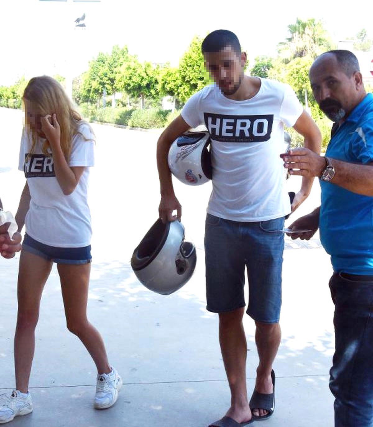 Antalya'da 'Hero' Tişörtü Giyen Sevgililer Gözaltında
