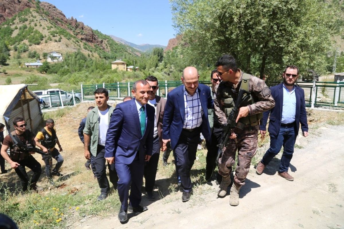 Bakan Soylu, Şehit Öğretmenin Kaçırıldığı Yerde: Bu Hayvanlara Nasıl Müdahale Edeceğimizi Biliyoruz