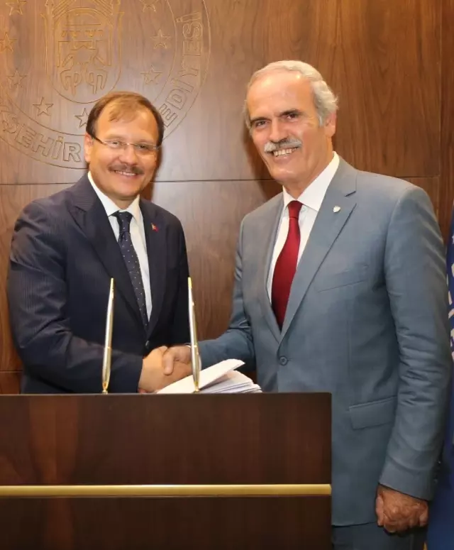 Başbakan Yardımcısı Çavuşoğlu'dan Büyükşehir'e Ziyaret Başbakan Yardımcısı Çavuşoğlu'dan Büyükşehir'e Ziyaret
