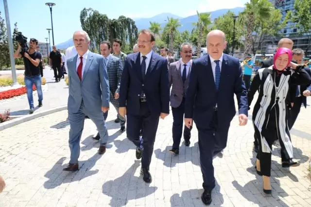 Başbakan Yardımcısı Çavuşoğlu'dan Büyükşehir'e Ziyaret Başbakan Yardımcısı Çavuşoğlu'dan Büyükşehir'e Ziyaret