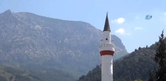 Cumhurbaşkanının Talimat Verdiği Caminin Minaresi Boyanıyor
