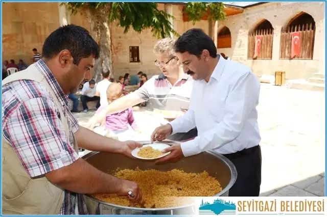 Her Cuma Günü 'Battalgazi Lokması' Dağıtılıyor Her Cuma Günü 'Battalgazi Lokması' Dağıtılıyor