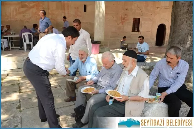 Her Cuma Günü 'Battalgazi Lokması' Dağıtılıyor Her Cuma Günü 'Battalgazi Lokması' Dağıtılıyor