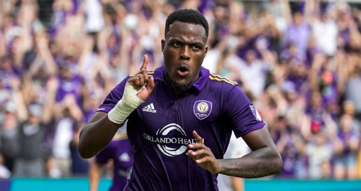 Beşiktaş, Amerika'da Top Koşturan Cyle Larin'i Kadrosuna Katmak İstiyor