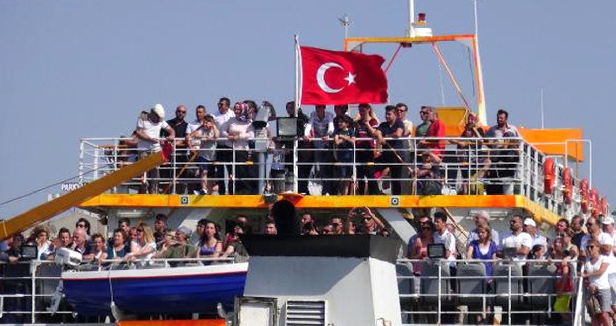 İskeleden Denize Düştü, Herkesin Gözü Önünde Çırpınarak Can Verdi