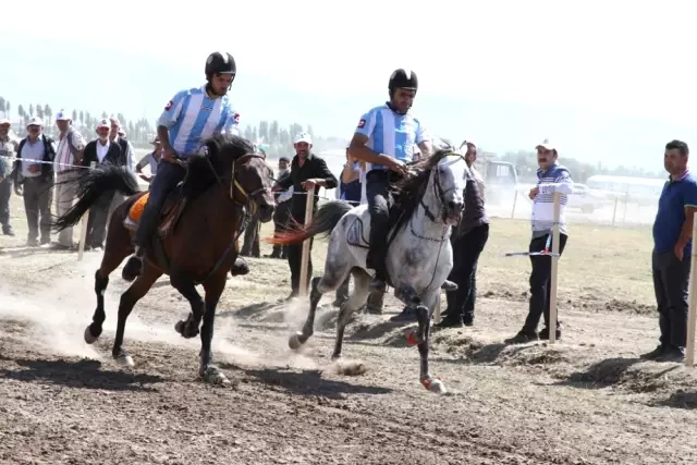 Rahvan At Yarışları Nefes Kesti Rahvan At Yarışları Nefes Kesti