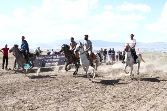 Rahvan At Yarışları Nefes Kesti Rahvan At Yarışları Nefes Kesti