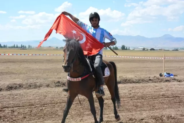 Rahvan At Yarışları Nefes Kesti Rahvan At Yarışları Nefes Kesti
