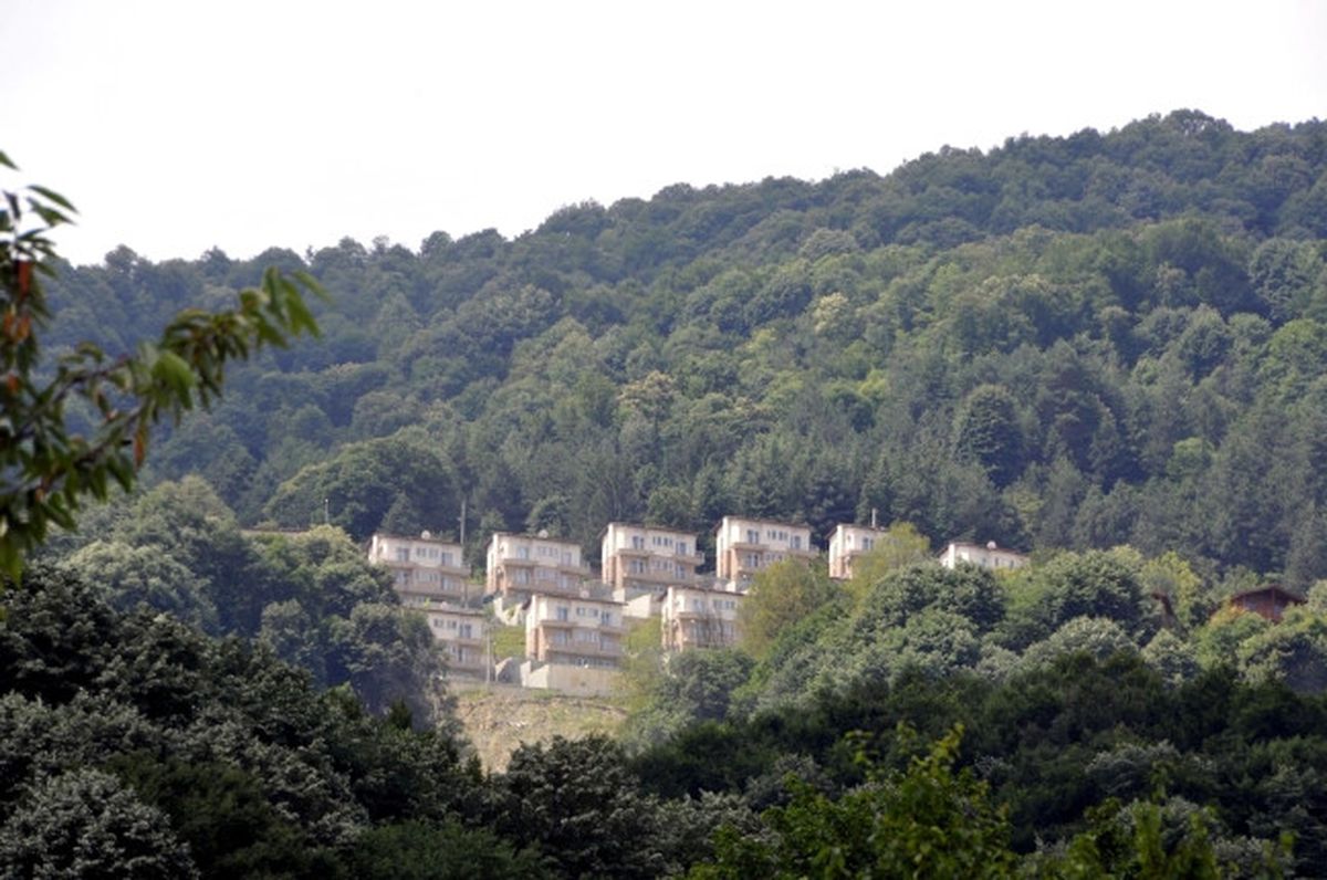 Sapanca Gölü Etrafında İnşa Edilen Lüks Villalar Alıcı Bulamıyor