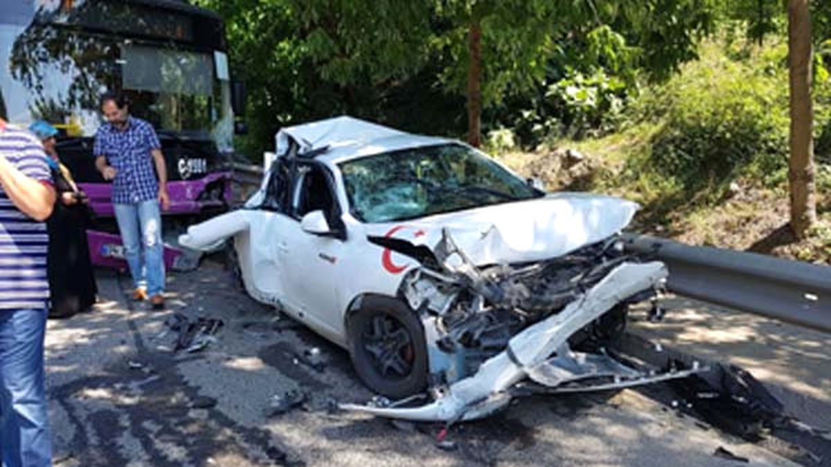 İstanbul'un Göbeğinde Halk Otobüsü 10 Otomobili Biçti: 11 Yaralı!